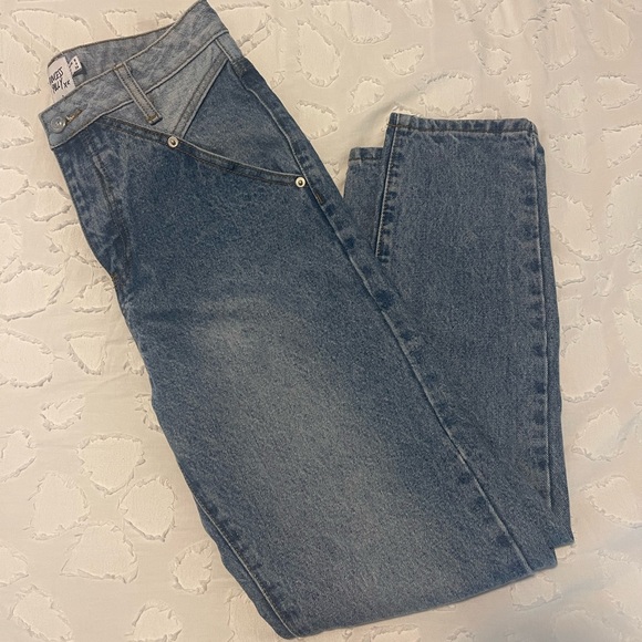 Princess Polly jeans! Unique detail, super cute! - Picture 2 of 4